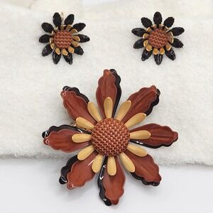 Vintage 60s Enameled Metal Flower Brooch Clip Earrings Set Mod Pop Art Brown 3"